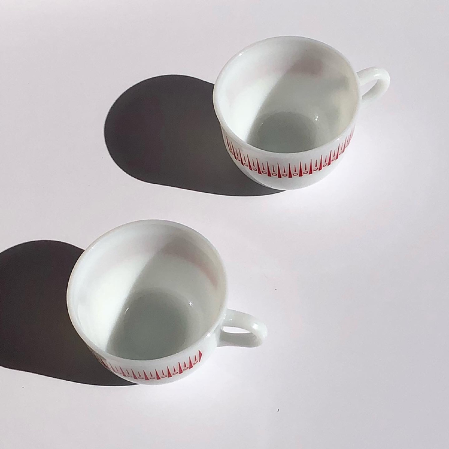 Pair of Vintage Opalware Mugs - photo 3