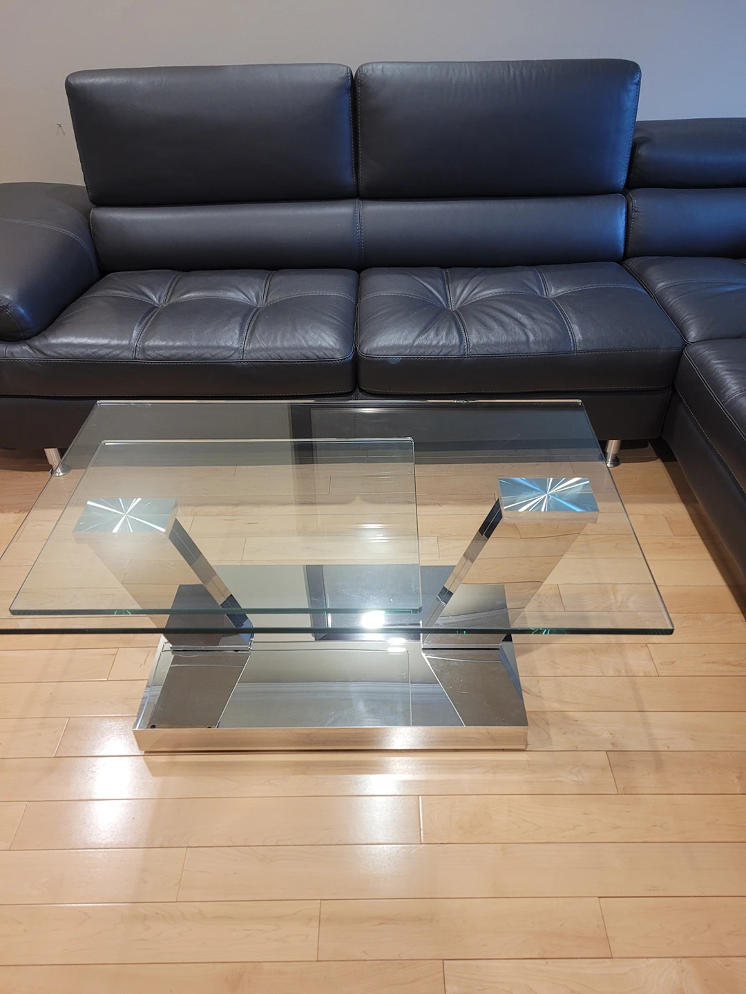 Beautiful Italian leather sofa and glass coffee table - photo 5