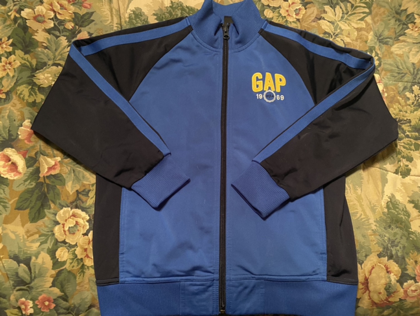 Boy’s Gap zip up track jacket size 8 thumbnail