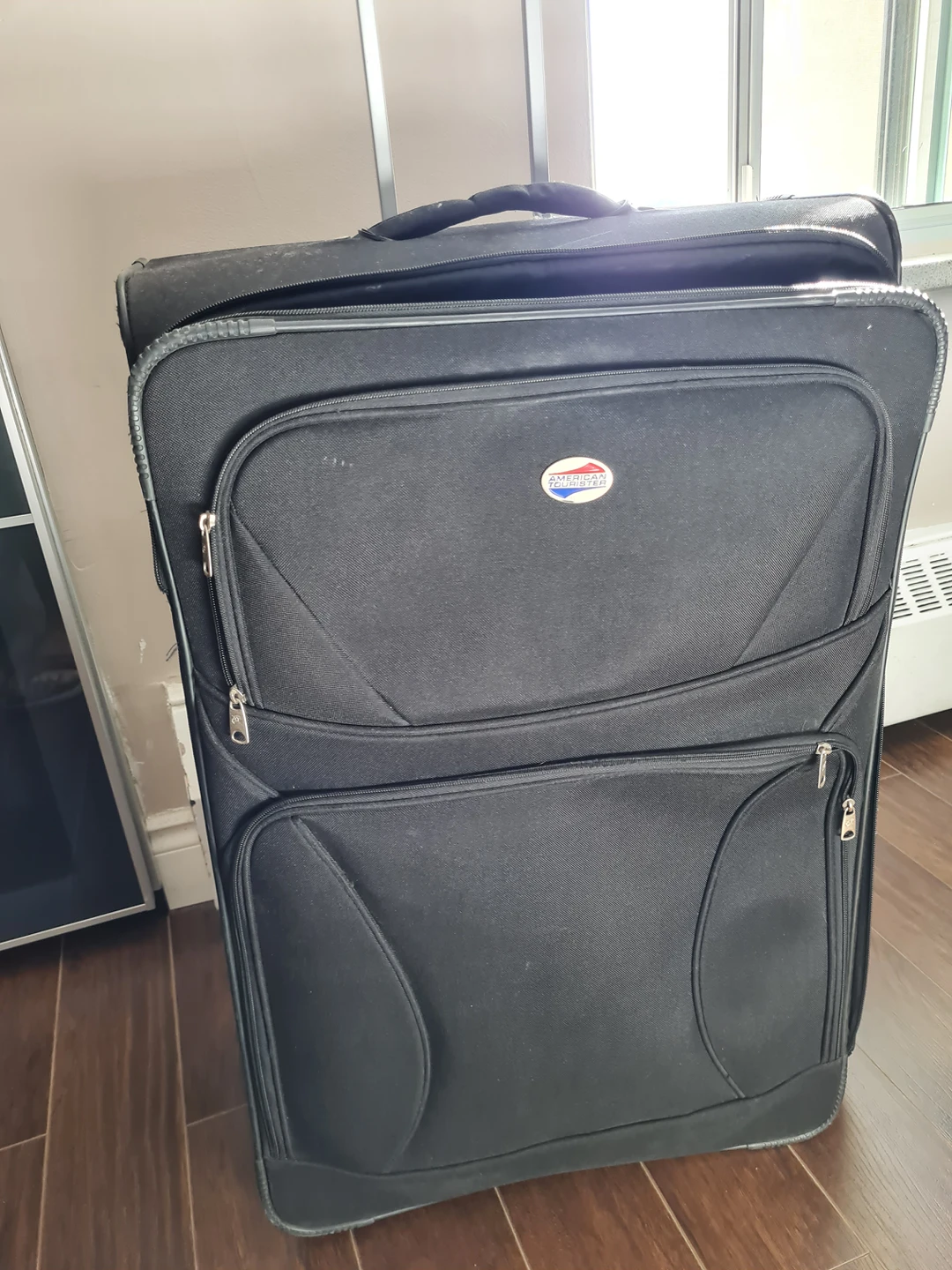 Large size Suitcase..American Tourist thumbnail