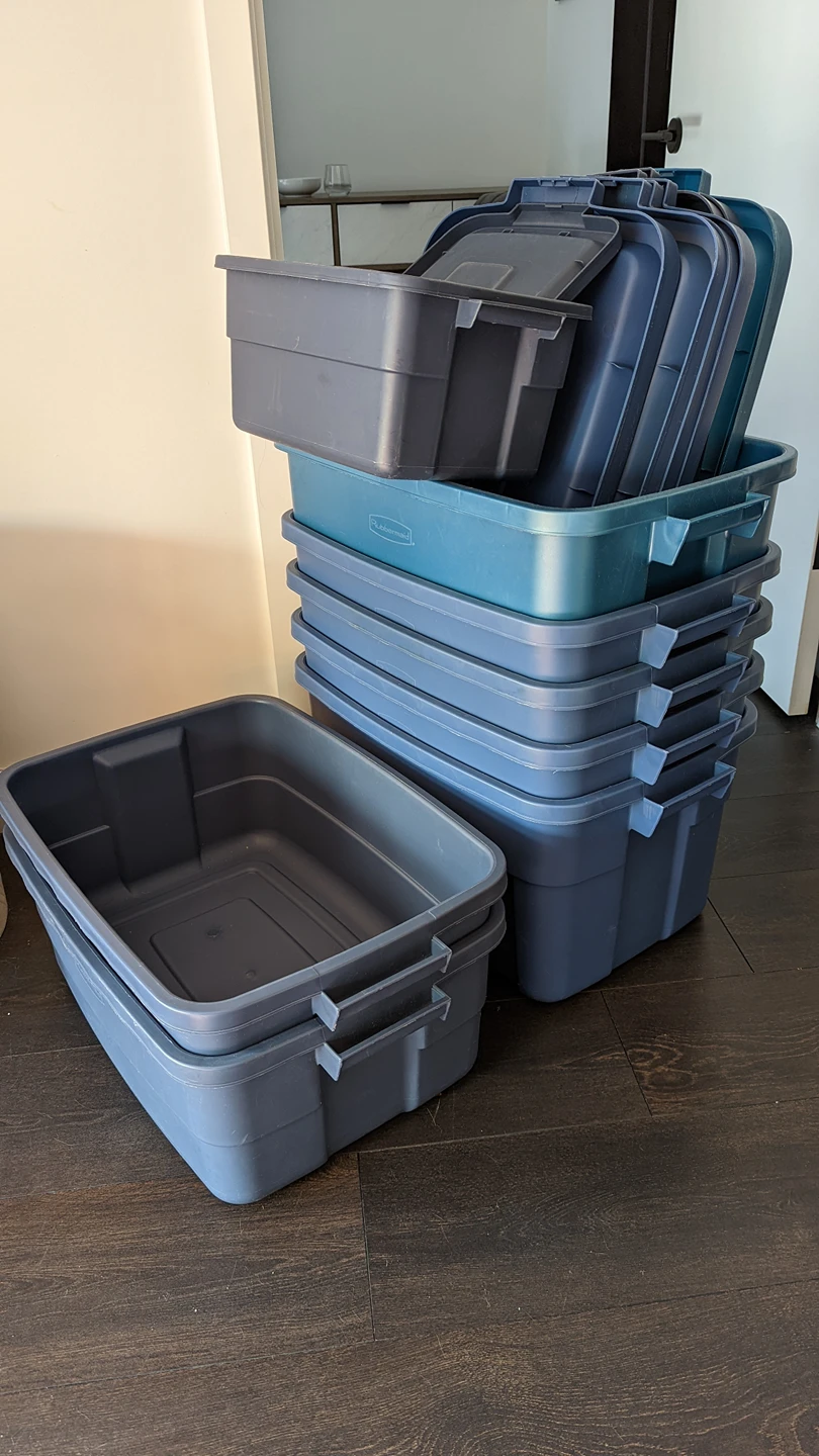 Rubbermaid heavy duty plastic totes - 5 x 53L, 2 x 38L, 1 x 11L thumbnail
