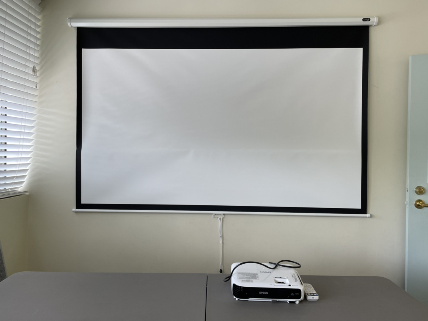 Projector and screen - photo 2