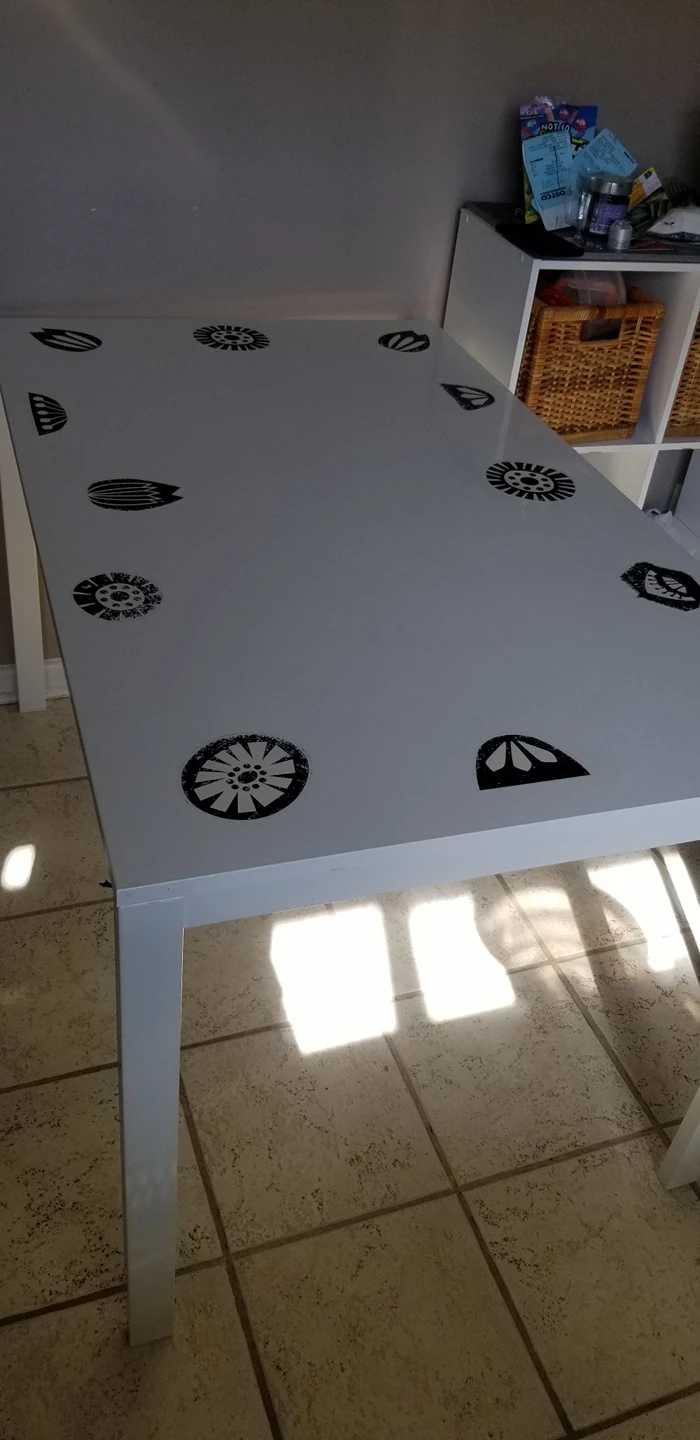 table with 2 chairs