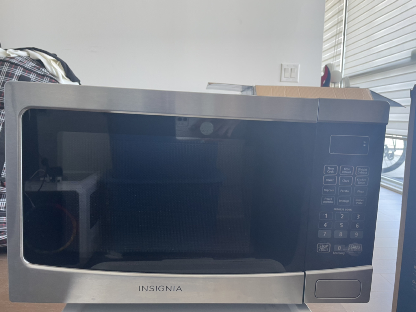 Insignia microwave thumbnail