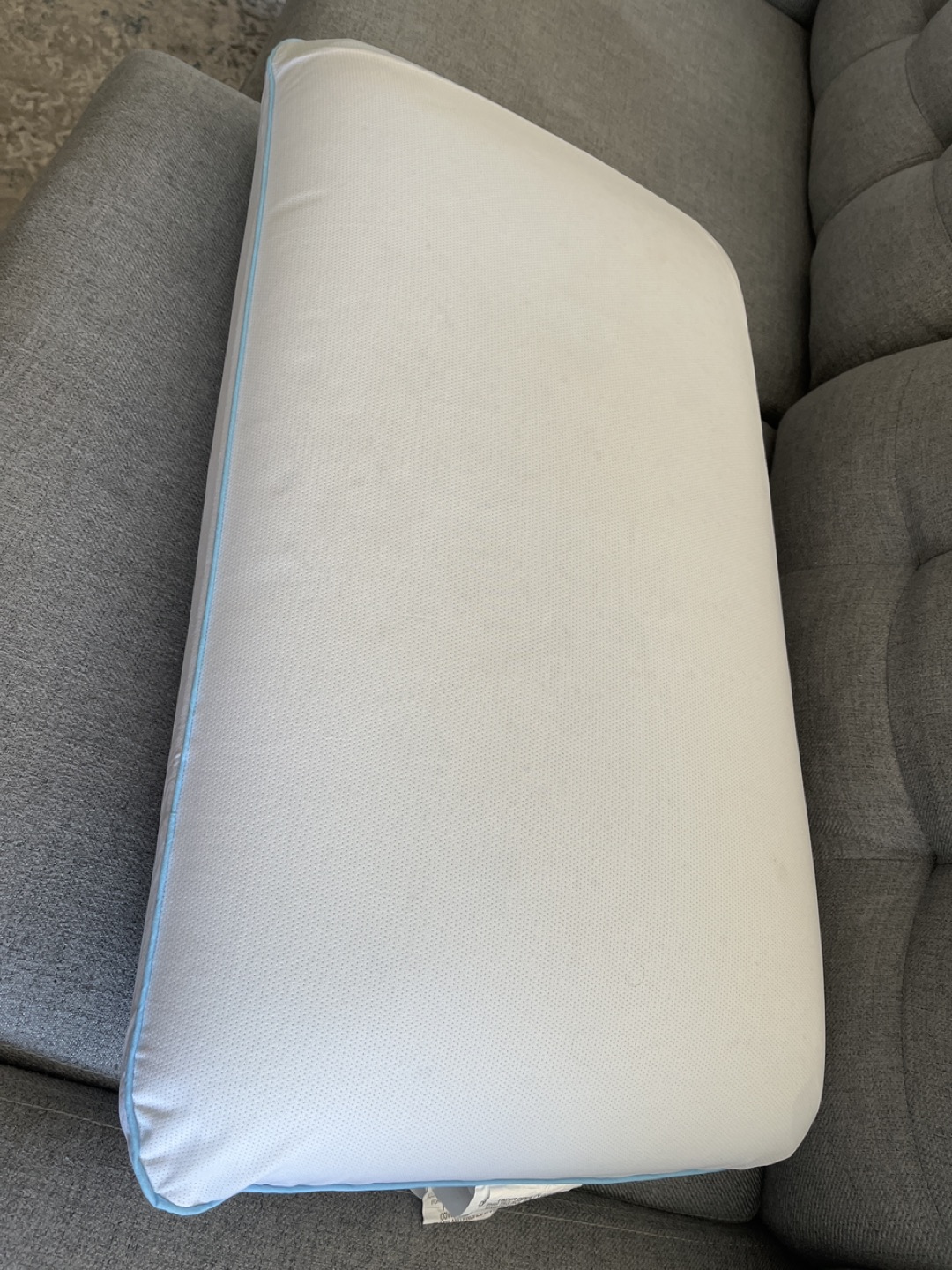 Memory foam pillow