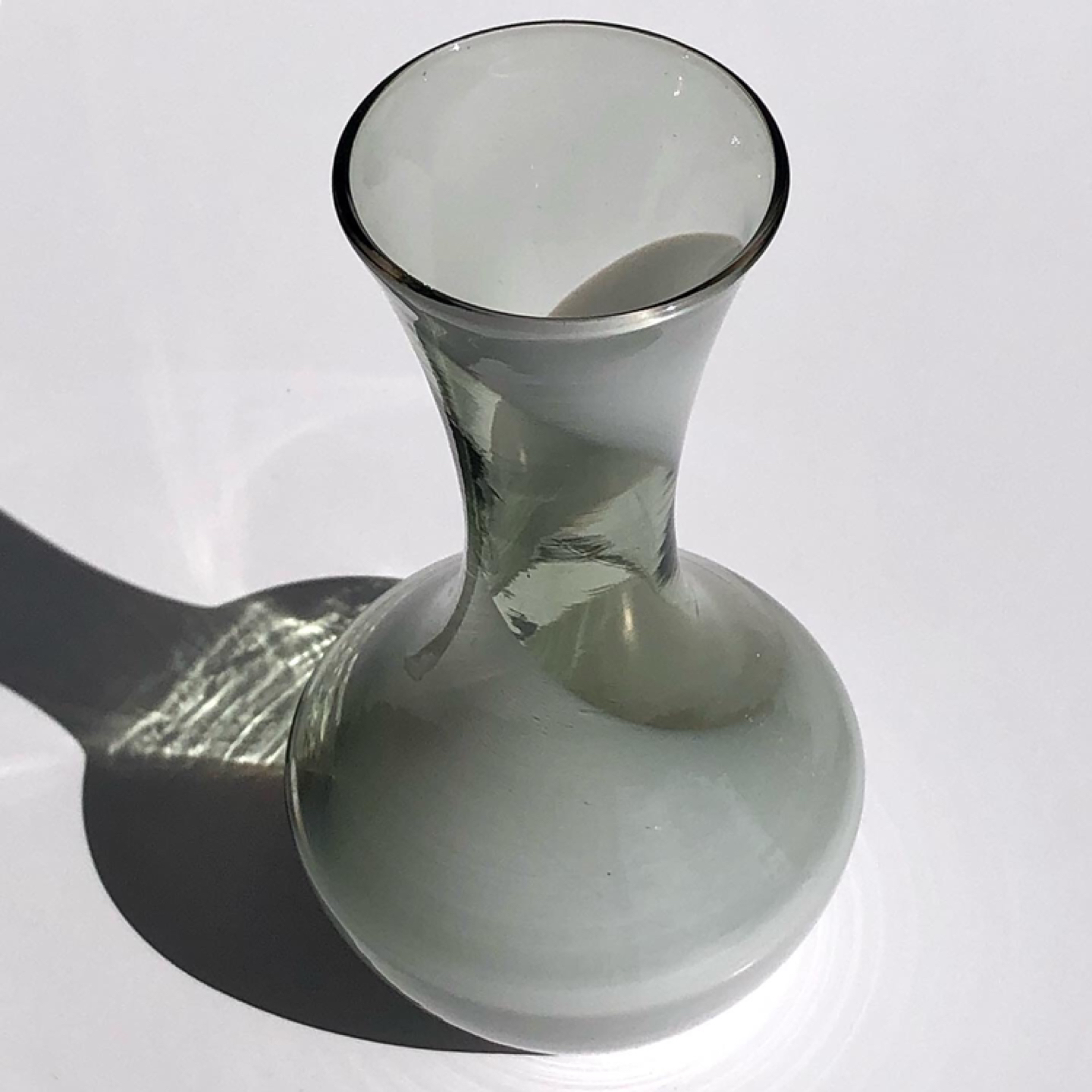 Small Vintage Smoked Glass Swirl Budvase - photo 5