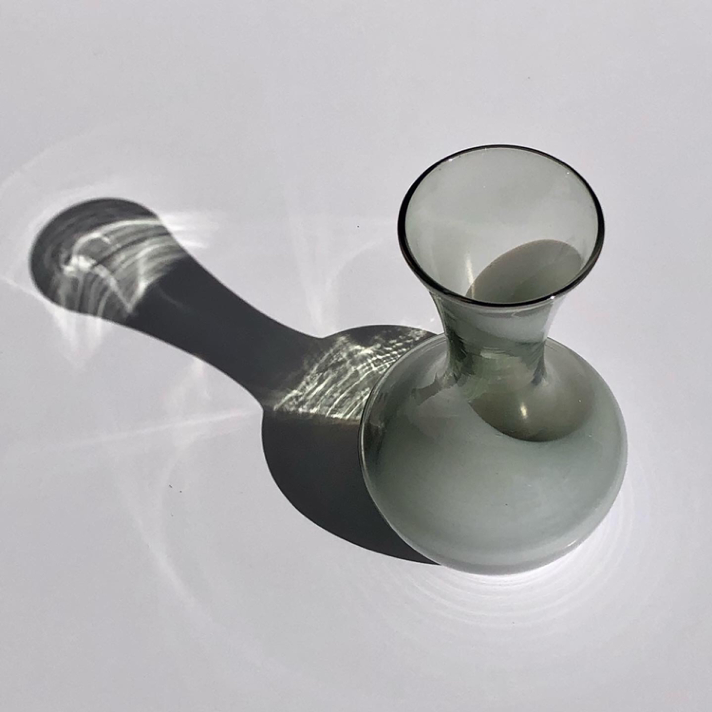 Small Vintage Smoked Glass Swirl Budvase - photo 3