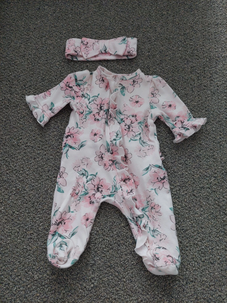 Newborn (ruffled) bodysuits #freecycle - photo 2