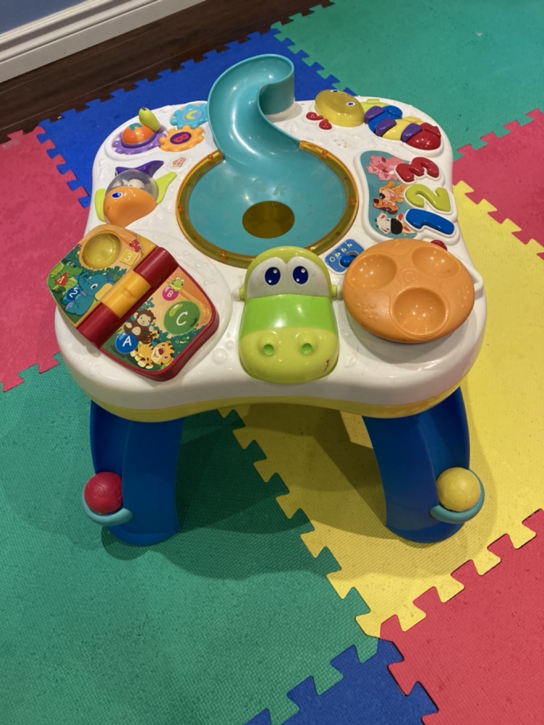 Having a ball activity table ( English/French/Spanish ) thumbnail