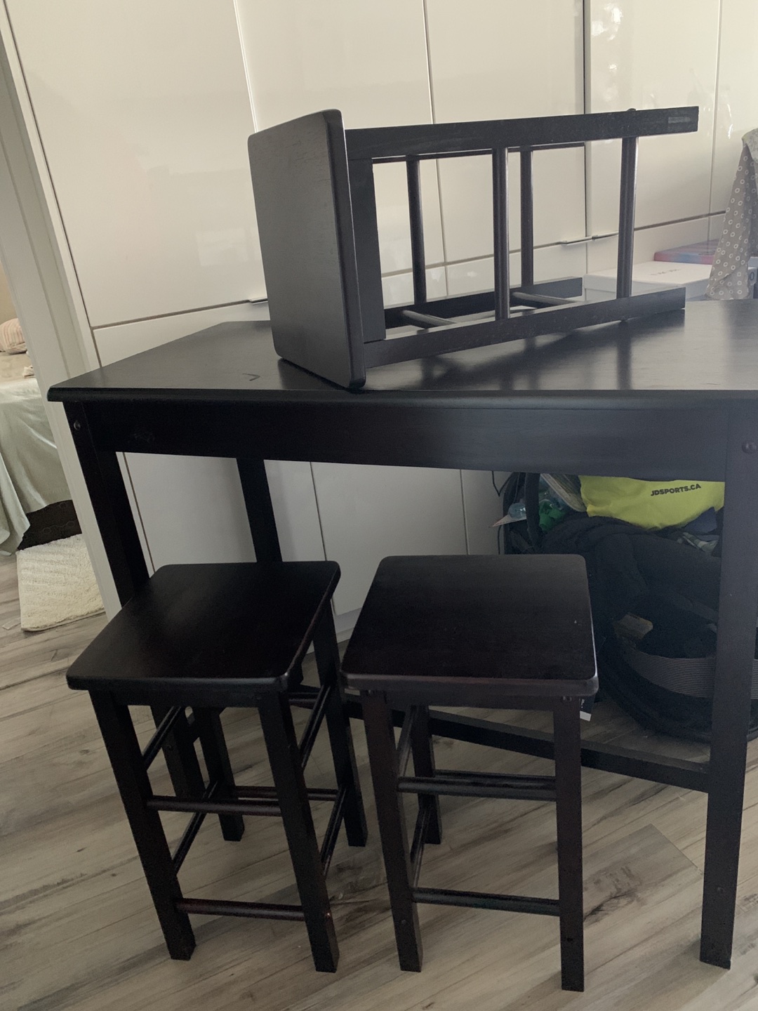 Table with four stools - photo 2