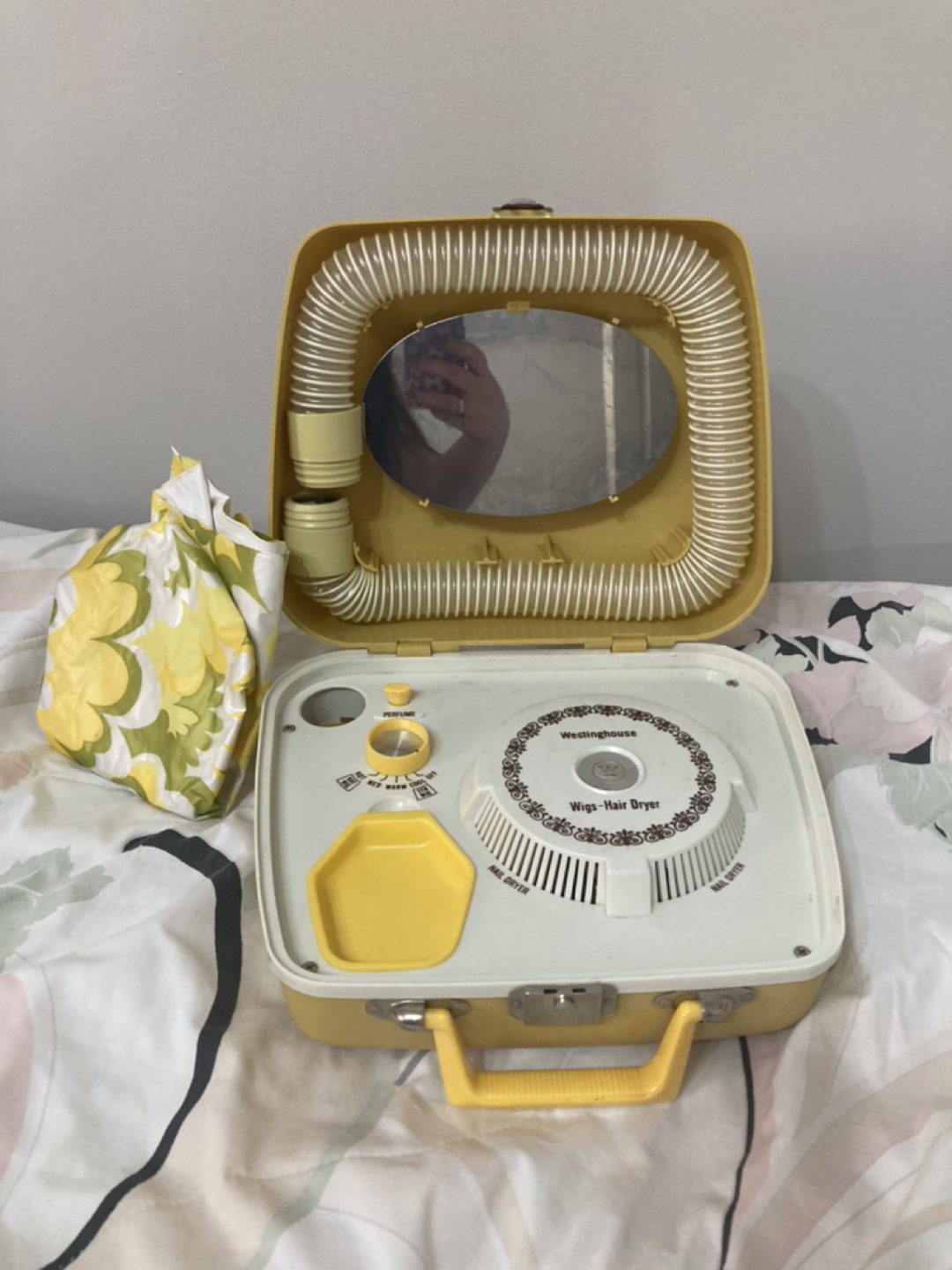 Vintage 1960s portable hairdryer thumbnail