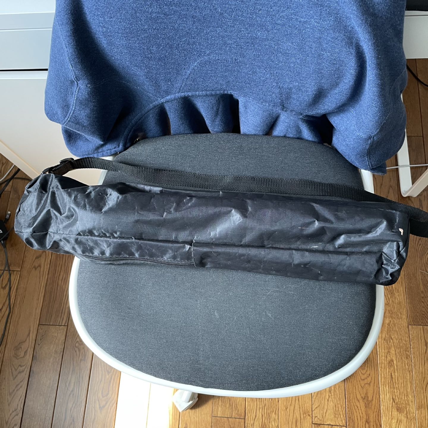 Tripod Broken but usable for $2 - photo 2