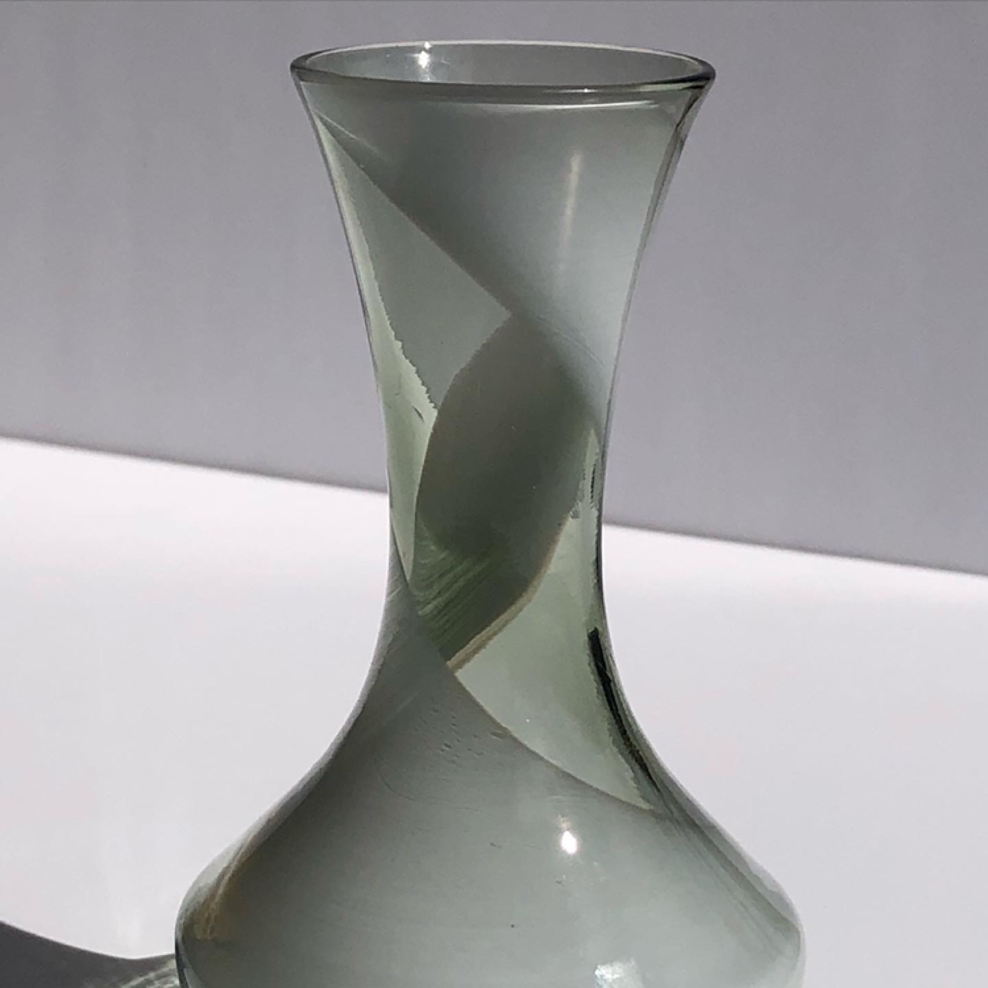 Small Vintage Smoked Glass Swirl Budvase - photo 4