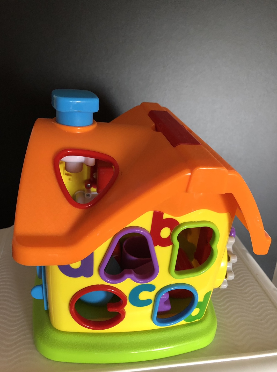❤️toys r us shape Sorter & Activity house thumbnail