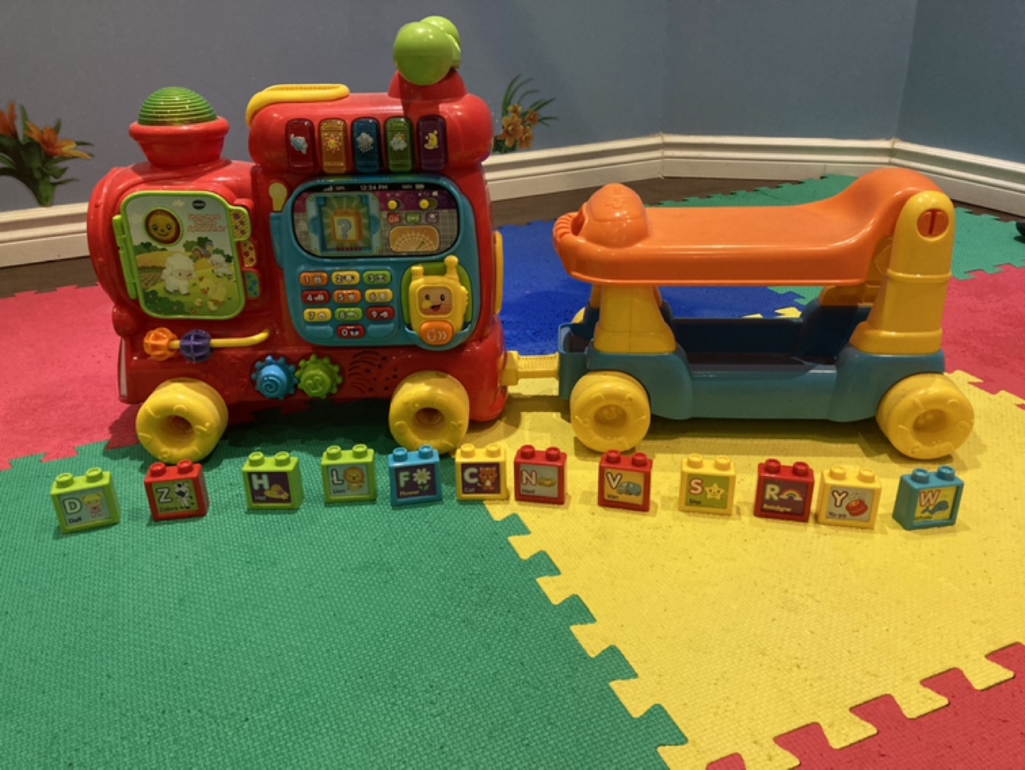 Vtech Sit & Stand Ultimate Alphabet Train thumbnail