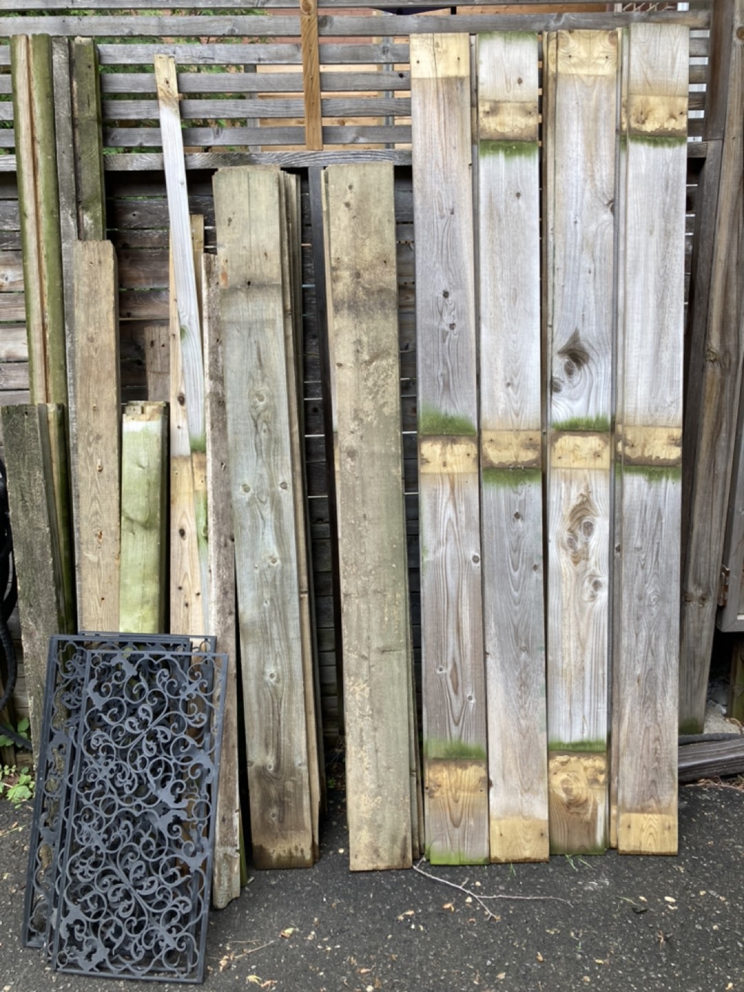 Fence boards and accessories