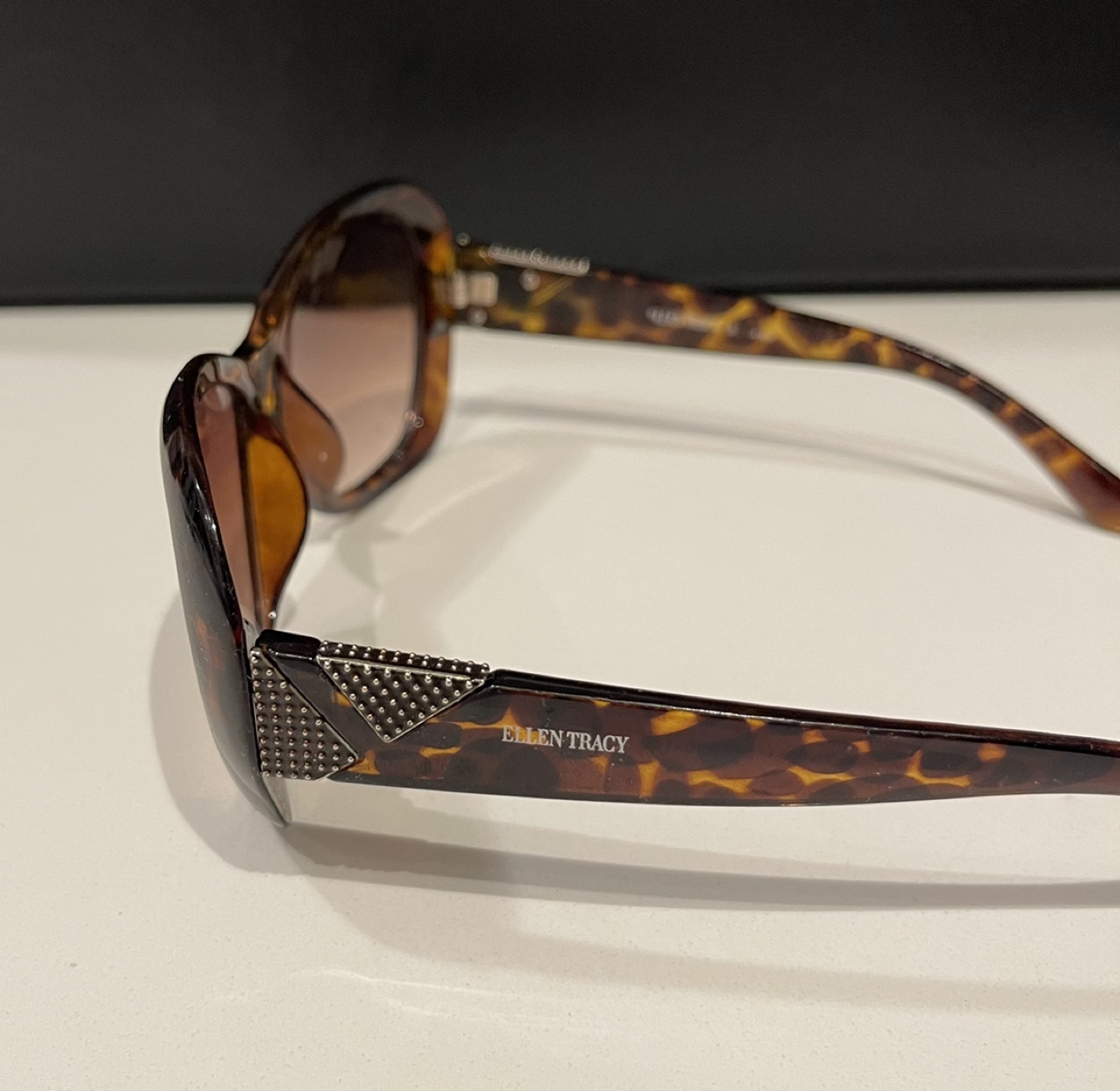 Sunglasses image indicator(8)