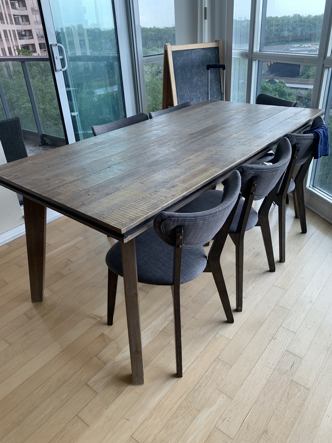 Structube dinning Table with 5 chairs - photo 5