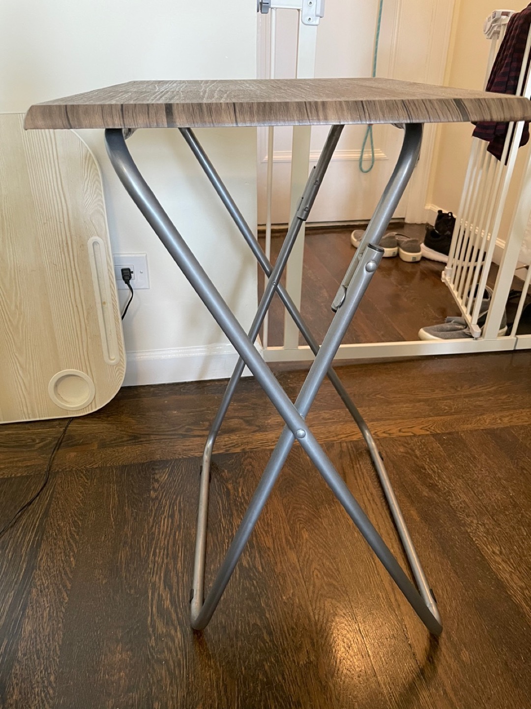 Folding table