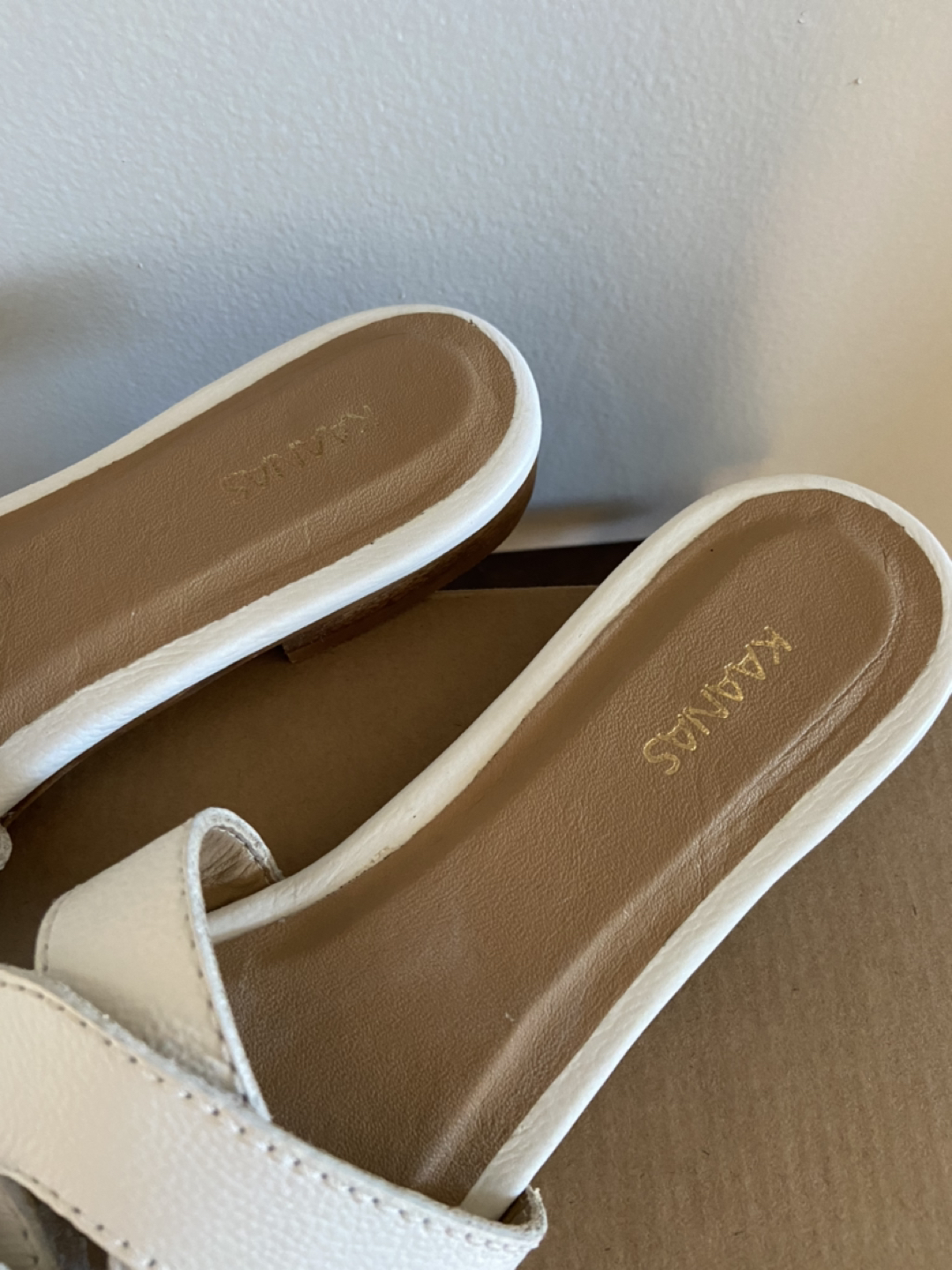 KAANAS Shoes - retails for over $150 image indicator(3)