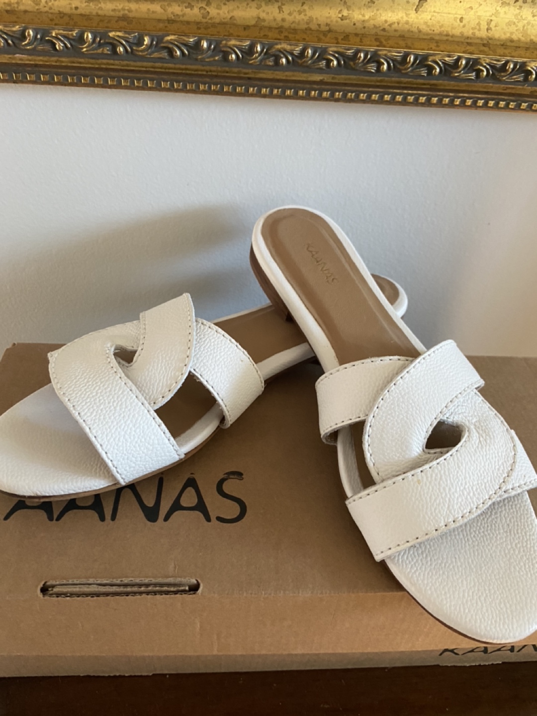 KAANAS Shoes - retails for over $150 thumbnail