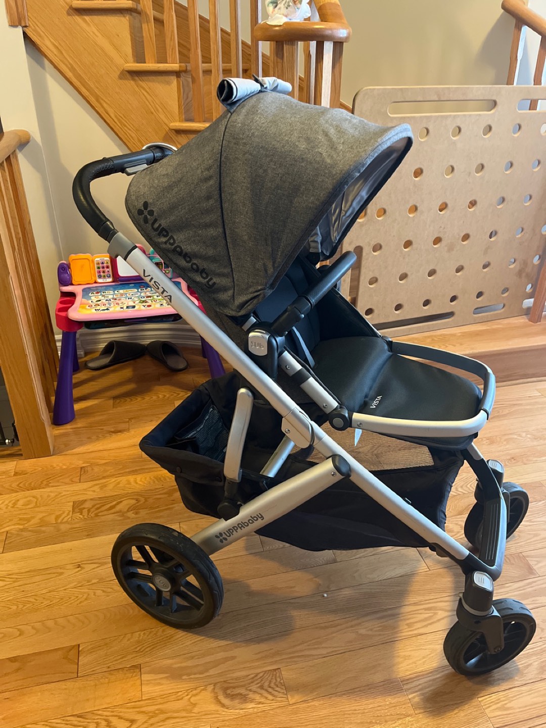 Selling Excellent Used Condition 2018 Uppababy Vista Stroller - photo 4
