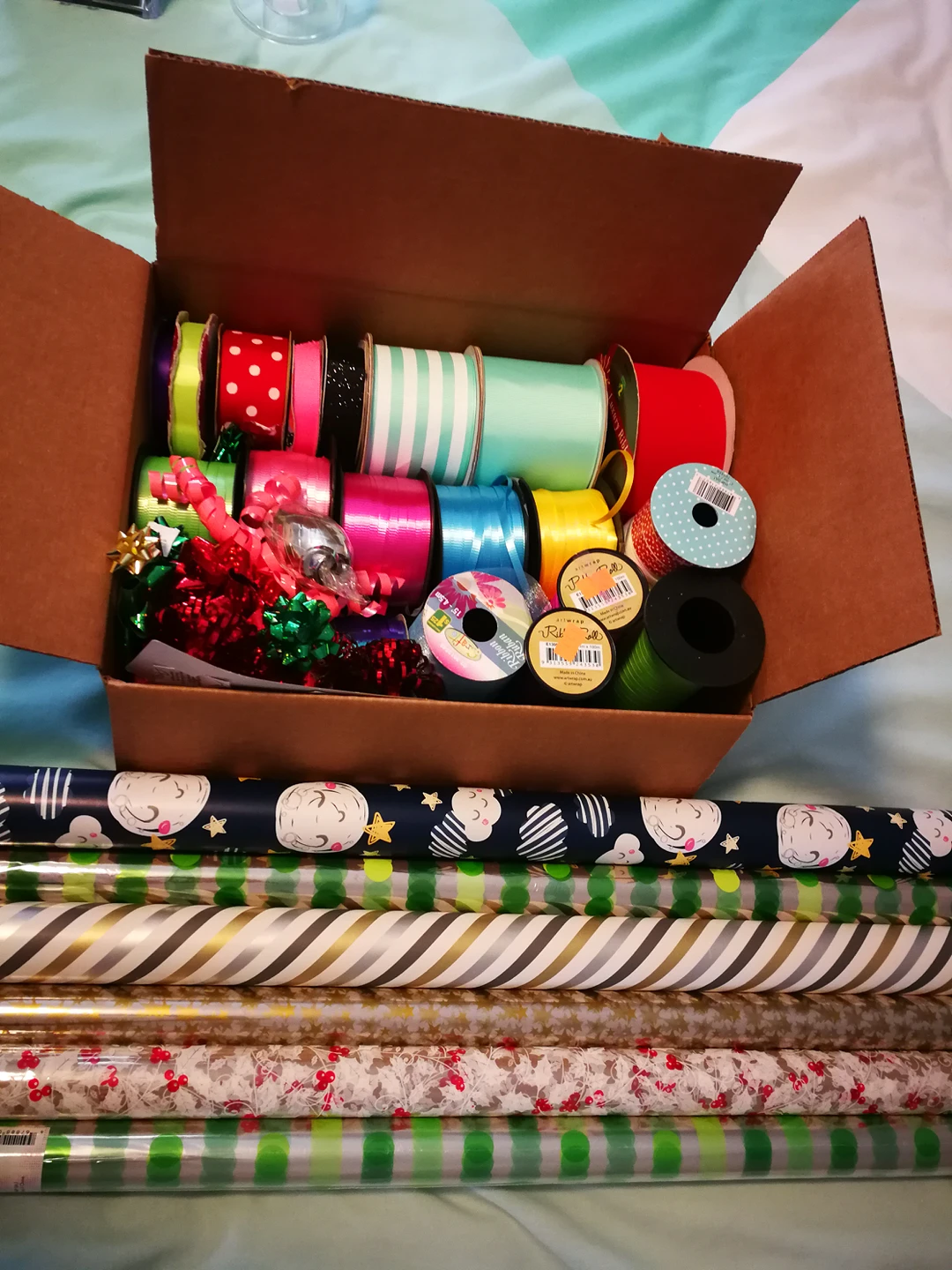 Gift wrappers, fabric and curling ribbons, bows thumbnail