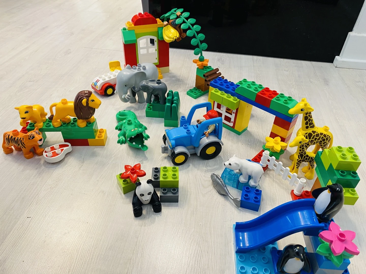 Lego Duplo 4 sets + much more image indicator(2)
