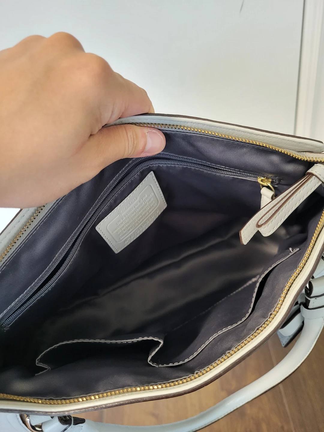 Coach Purse/Handbag with Shoulder Straps image indicator(4)