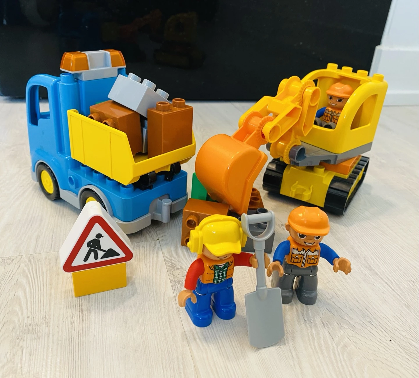 Lego Duplo Construction (Truck and Excavator Building Kit)