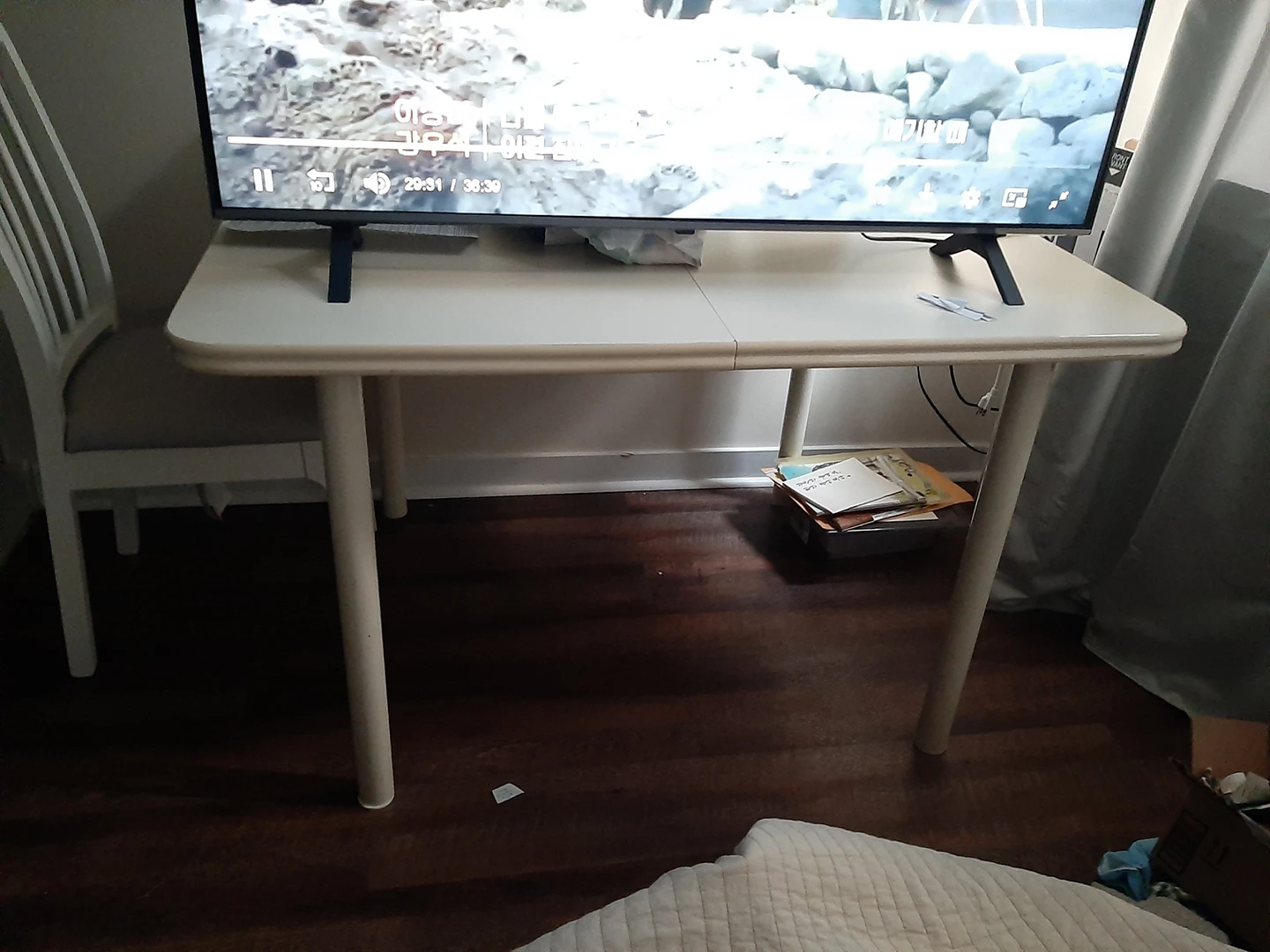 Extendable White Table for sale