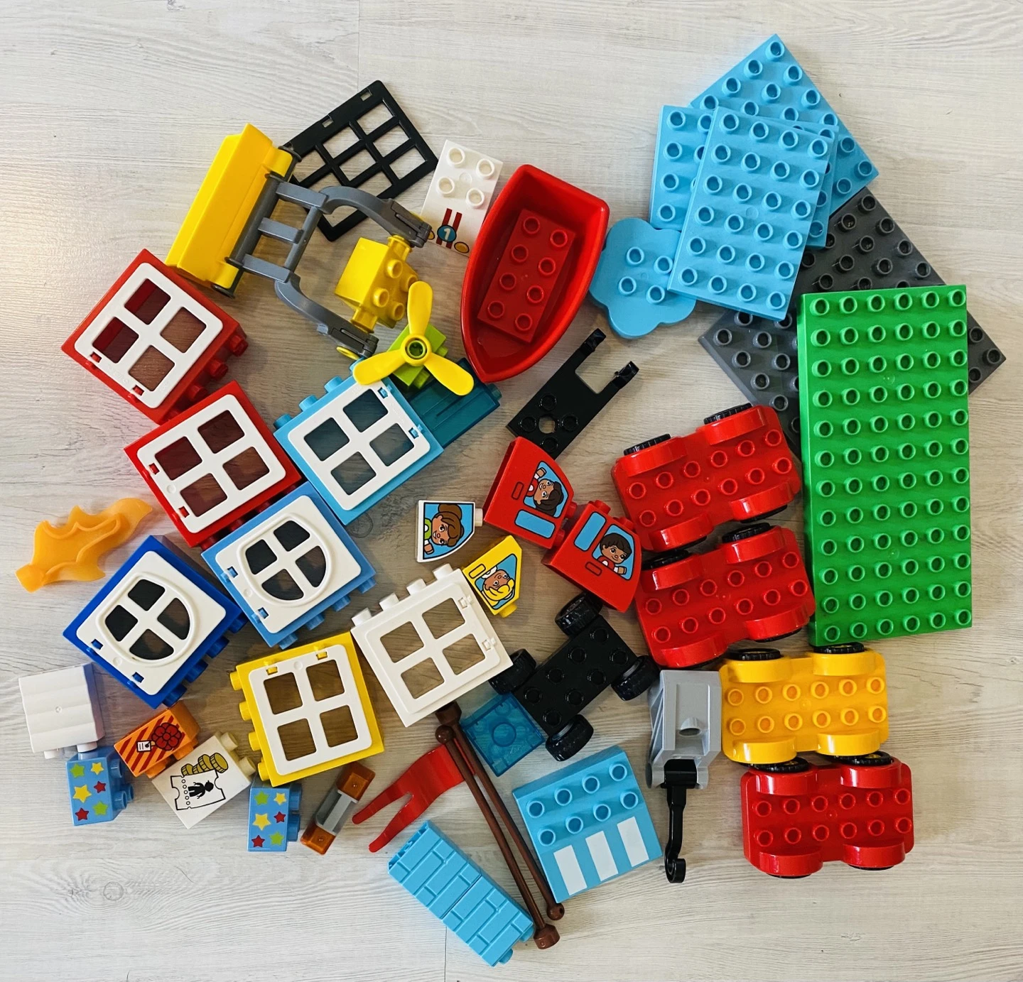 Lego Duplo 4 sets + much more image indicator(6)