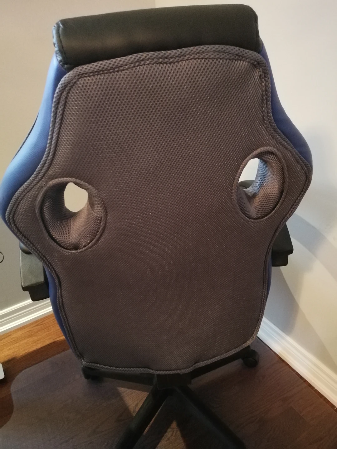 (RUSH SALE!) Office/Gaming Chair + Protective Floor mat - photo 3