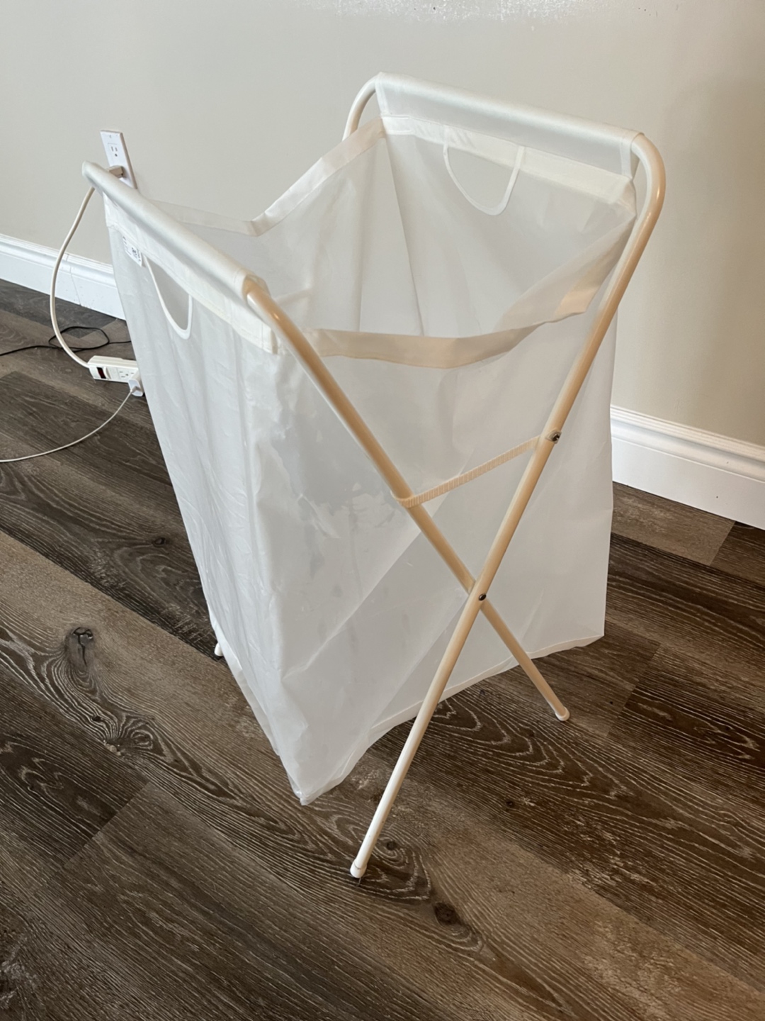 URGENT! #freecycle Laundry bin - photo 3