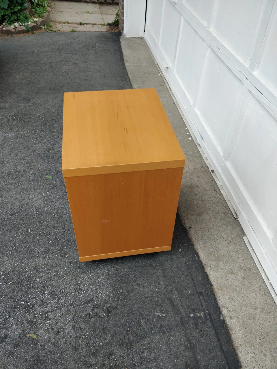 Ikea night stand with wheels 9/10 condition image indicator(3)