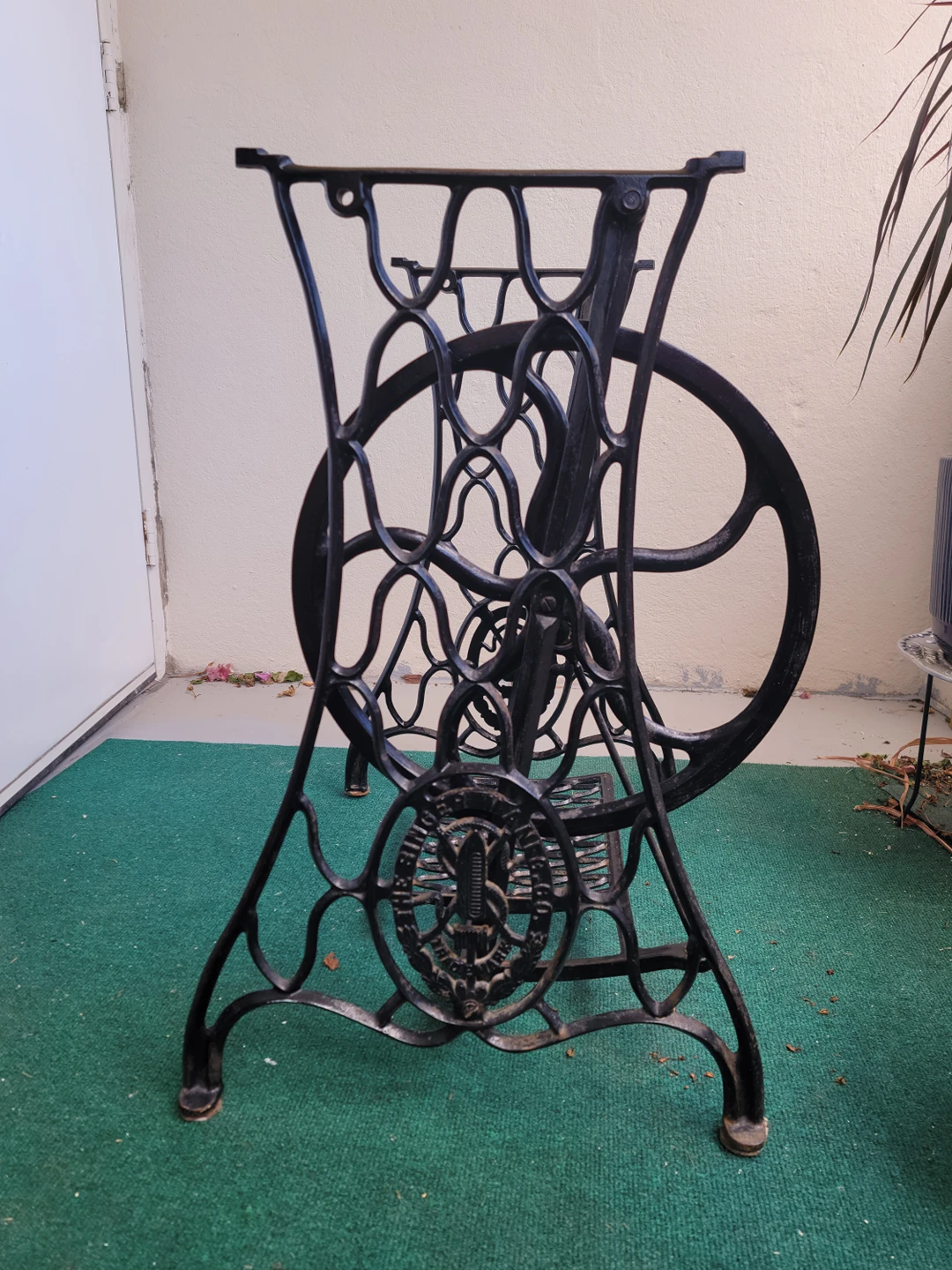 Antique iron Singer sewing table base image indicator(2)