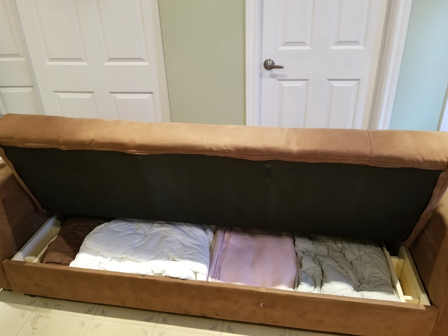 studio couch image indicator(3)