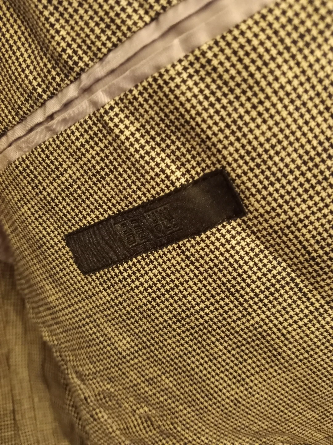 Uniclo men's light weight jacket image indicator(3)