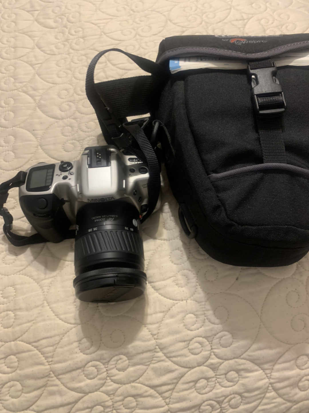 Minolta Camera with case - photo 2