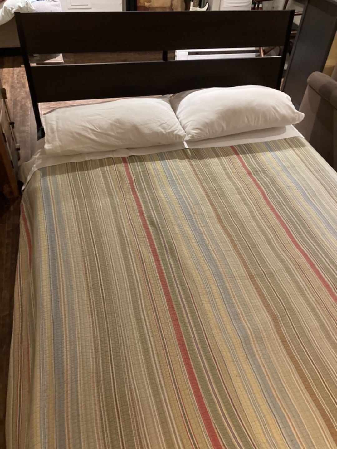 Queen size bed frame - photo 3