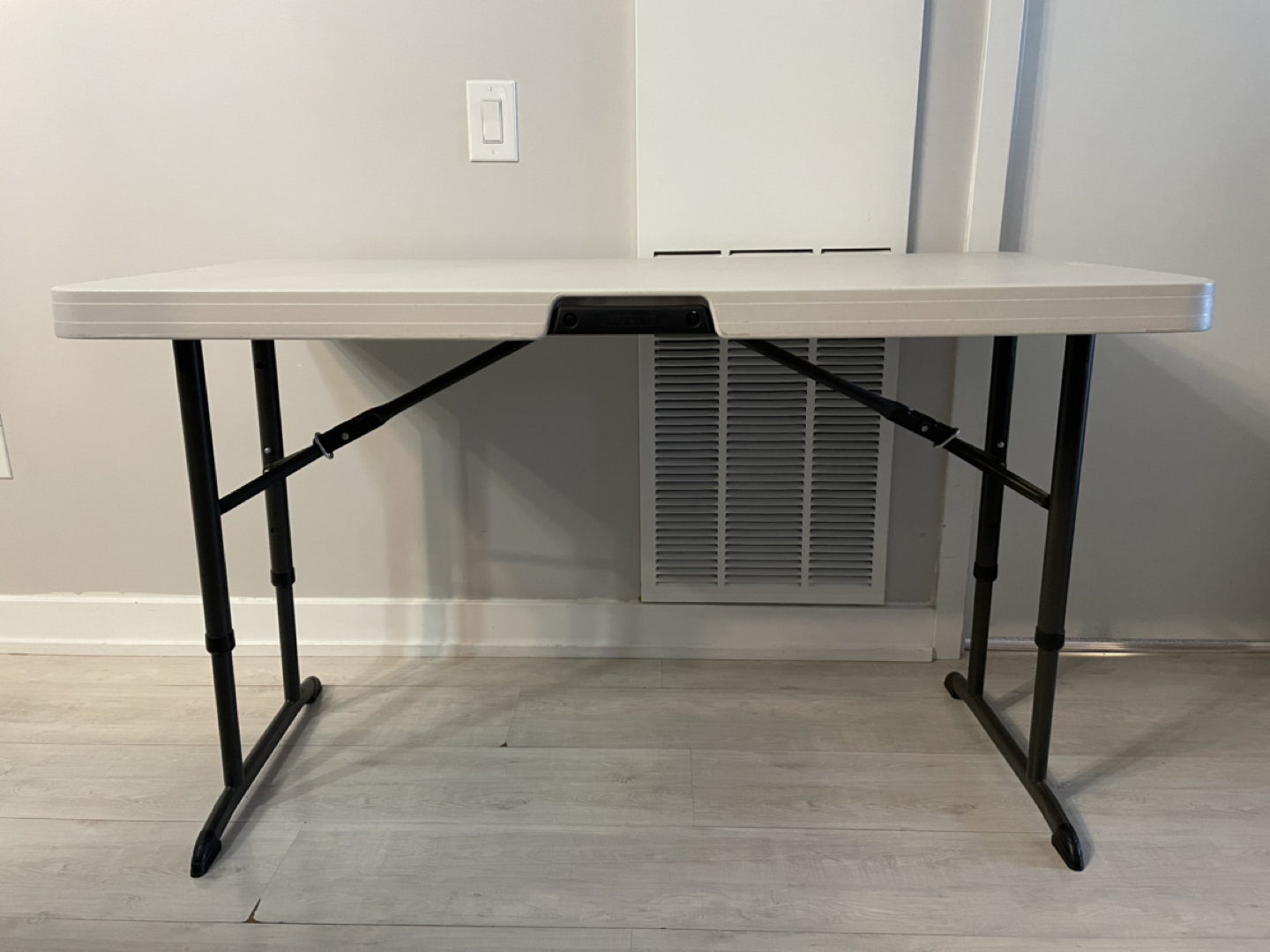 Foldable and height adjustment table - photo 2