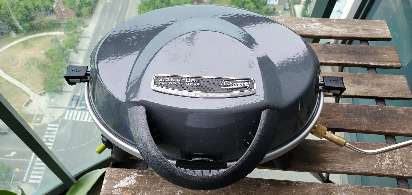 Coleman portable grill + 3 propane cylinders