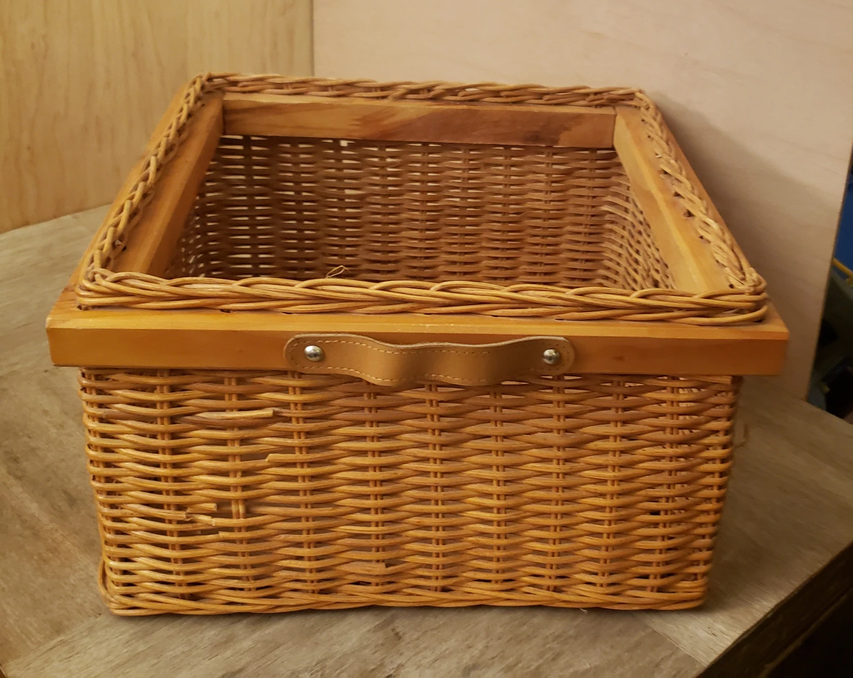 WICKER STORAGE BASKET WITH LEATHER HANDLE thumbnail