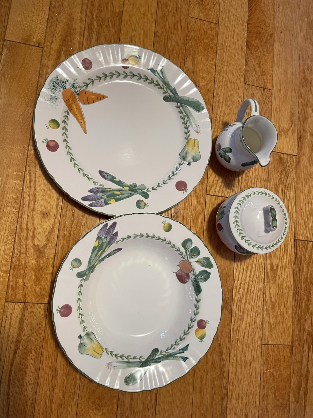 Mikasa 1 set 5pc serving and 8 set 5pc place setting thumbnail