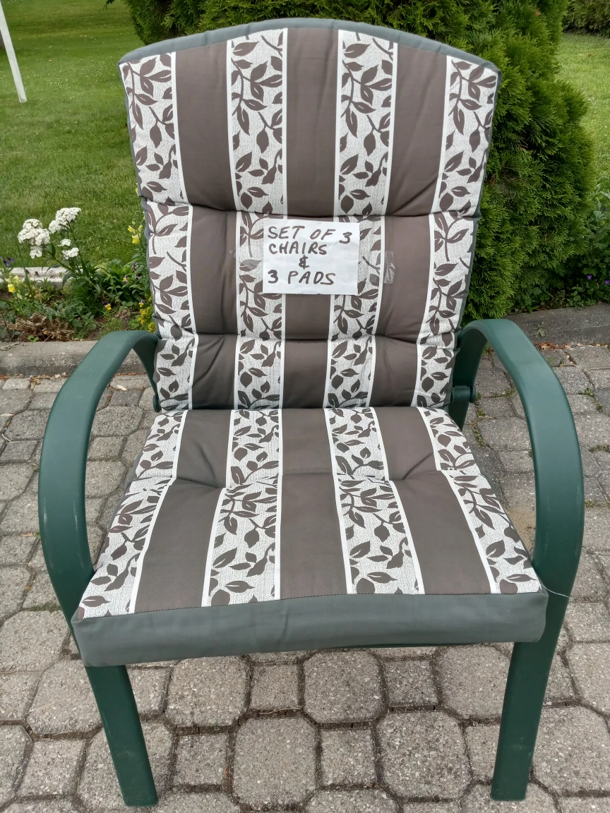 3 Outdoor chairs with cushions thumbnail
