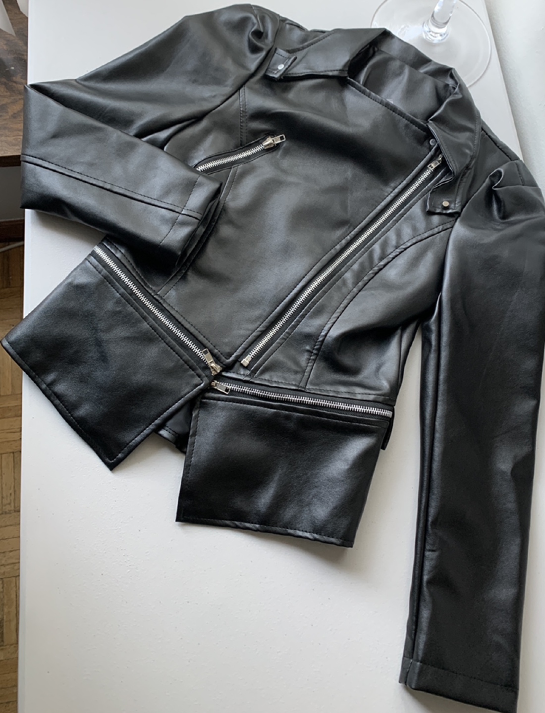 Women 2 ways Leather jacket Small(brand new) image indicator(4)