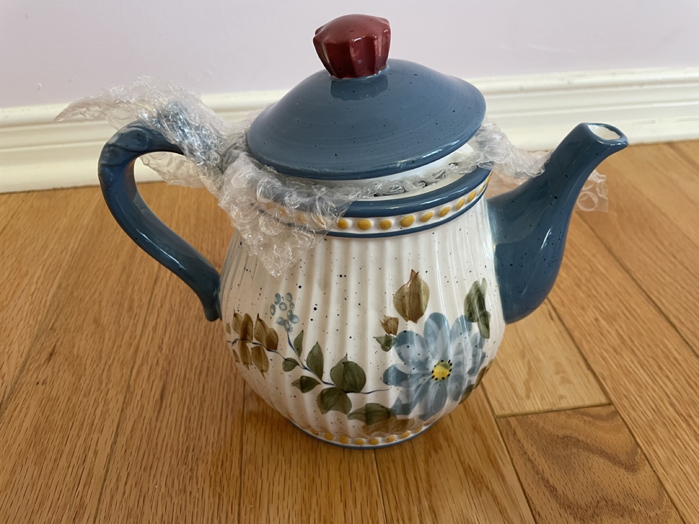 Villa Flora Tabletops Unlimited Teapot & Sugar & Creamer w/ Tray image indicator(3)