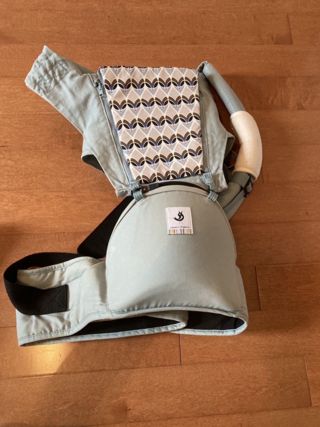 Hip Seat Baby Carrier thumbnail