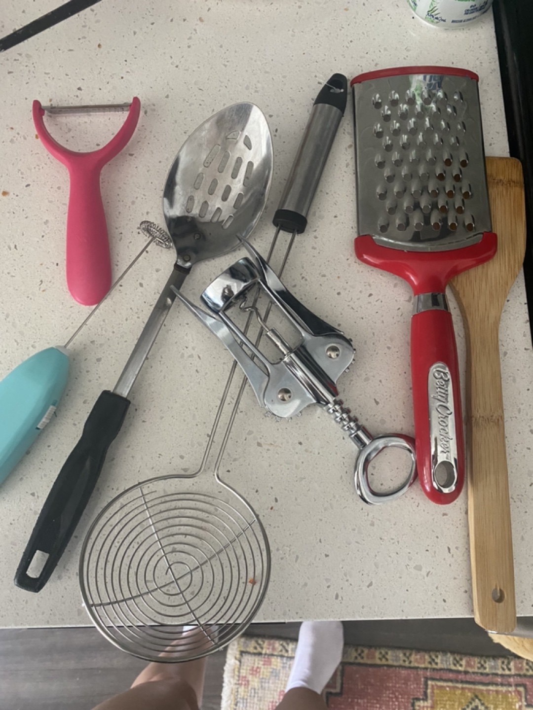 Assorted kitchen utensils #freecycle thumbnail