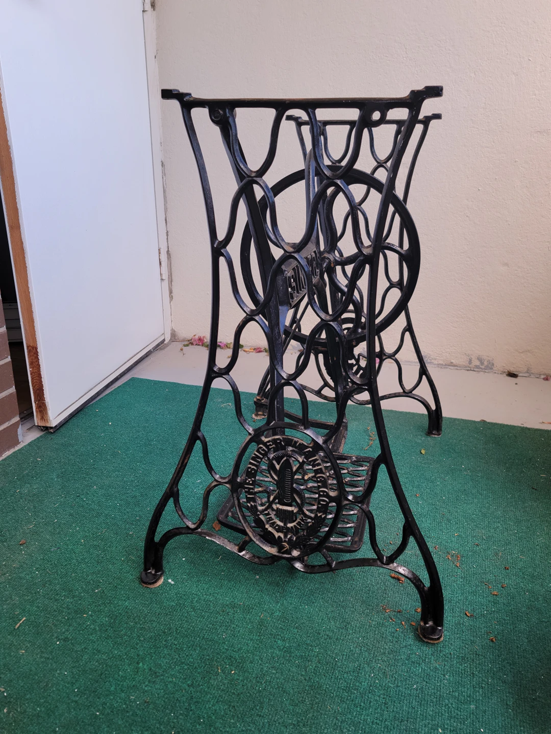 Antique iron Singer sewing table base image indicator(3)